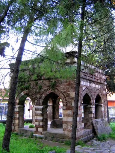 Saraylılar Türbesi
