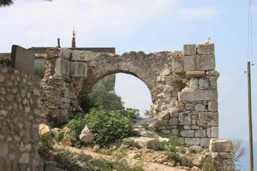 Apollonia ad Rhyndacum Apollon Tapınağı