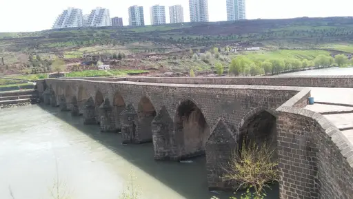 On Gözlü Köprü