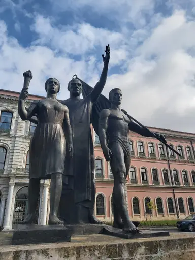 İstanbul Üniversitesi Atatürk ve Gençlik Anıtı