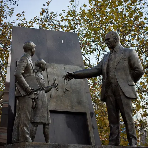 Atatürk Anıtı
