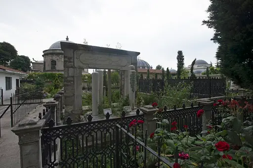 Nakşidil Valide Sultan Türbesi