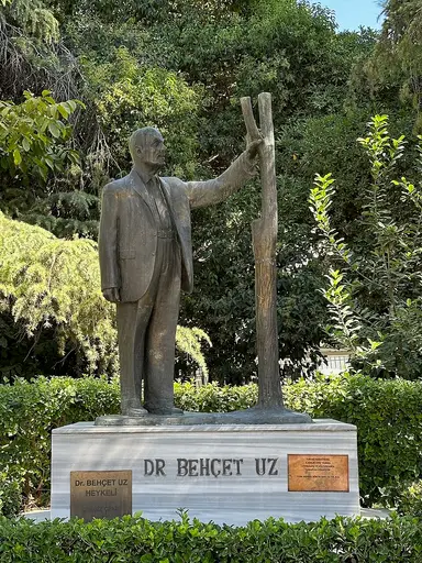 Behçet Uz Heykeli