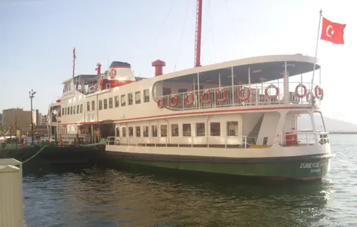 Zübeyde Hanım Eğitim ve Müze Gemisi
