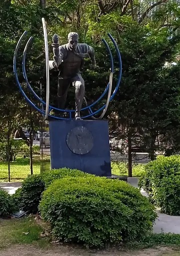 Koşan Genç İşadamı Heykeli