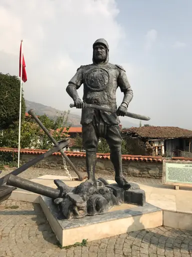 Gazi Umur Bey Heykeli